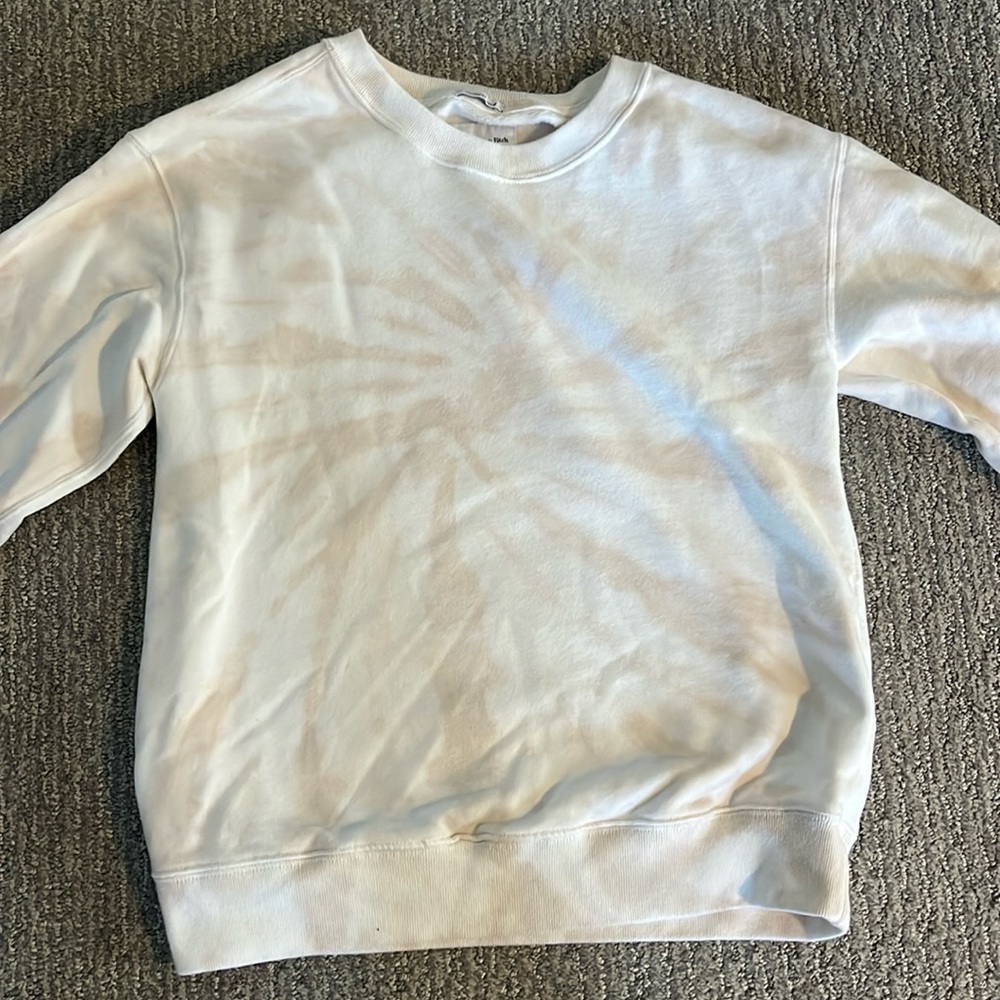 Cream and white abercrombie tie dye sweatshirt